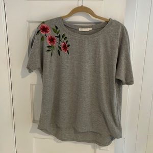 Nasty Gal(Vera&Lucy) L grey scoop neck t-shirt w/green&pink floral embroidery